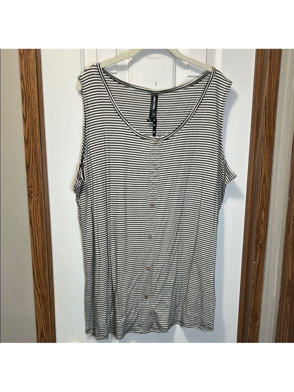 Agnes & Dora Black and White Sleeveless Tank Top